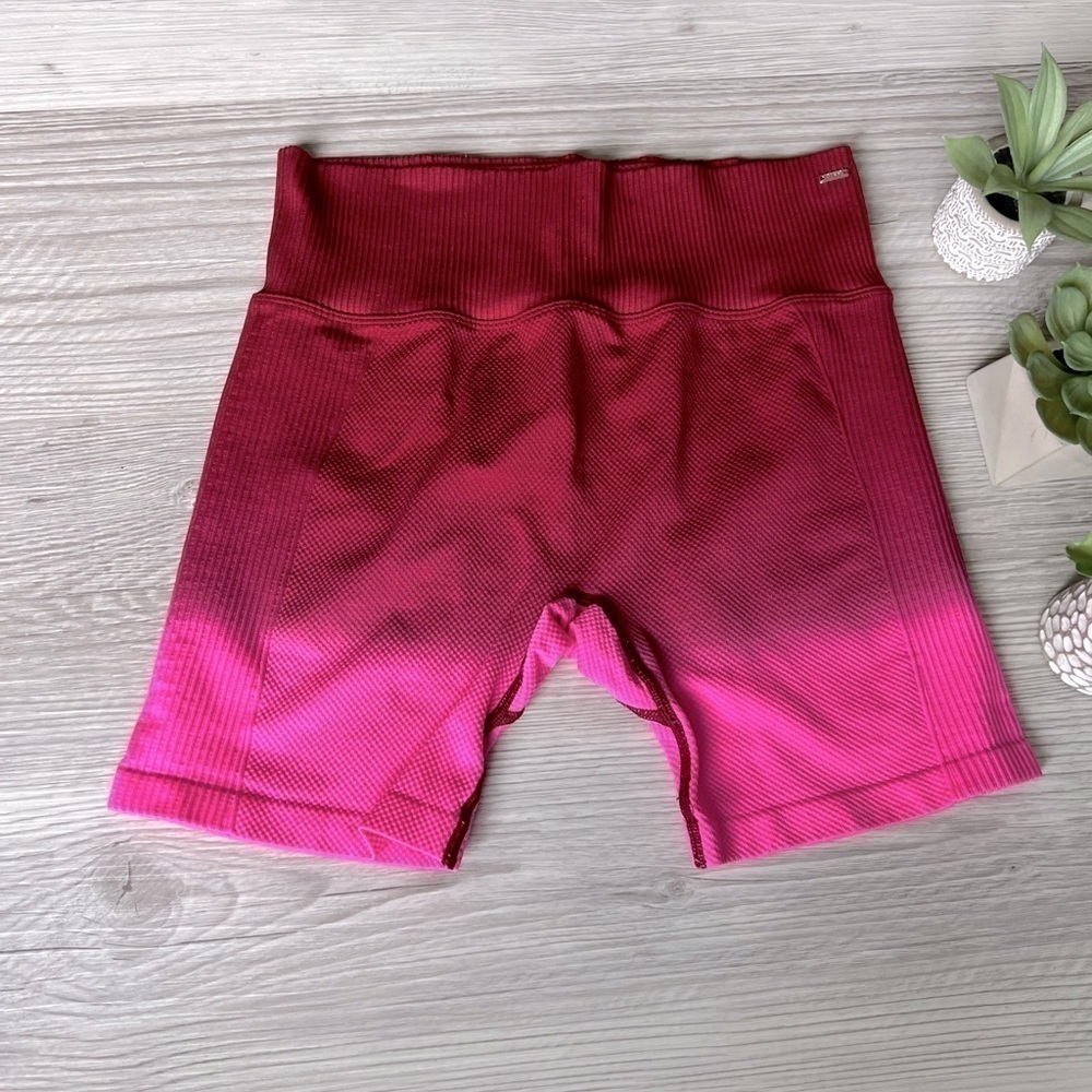 VS PINK ribbed red pink ombre bike shorts size M - Picture 3 of 15